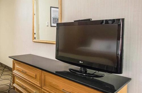 Campbellton Hotel | Clarion Pointe