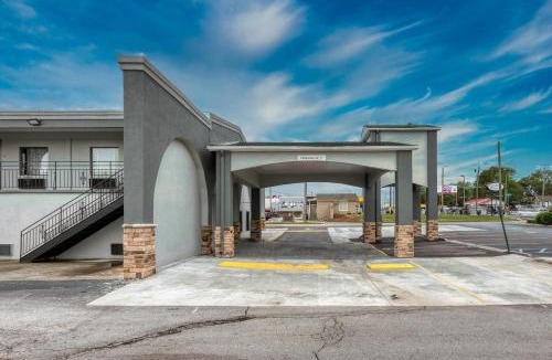 Decatur Hotel | Clarion Pointe Decatur River City