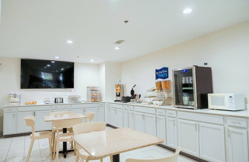 Dillard Hotel | Clarion Pointe-Dillard near Blue Ridge Mountains