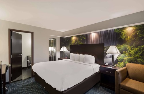 Downtown Syracuse Hotel | Clarion Pointe Downtown