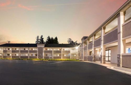 East Lansing Hotel | Clarion Pointe East Lansing University Area