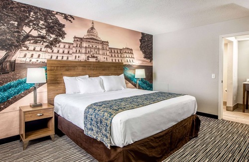 East Lansing Hotel | Clarion Pointe East Lansing University Area