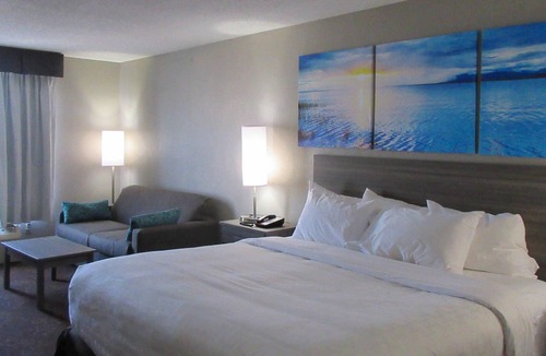 Haubstadt Hotel | Clarion Pointe Evansville North