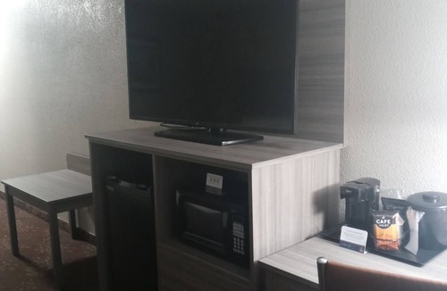 Haubstadt Hotel | Clarion Pointe Evansville North