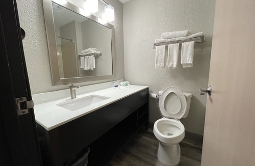 Fairborn Hotel | Clarion Pointe Fairborn near Wright Patterson AFB