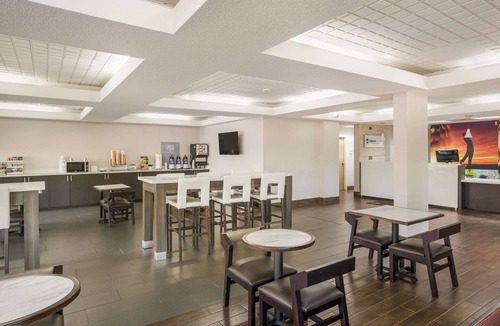 Forsyth Hotel | Clarion Pointe Forsyth I-75