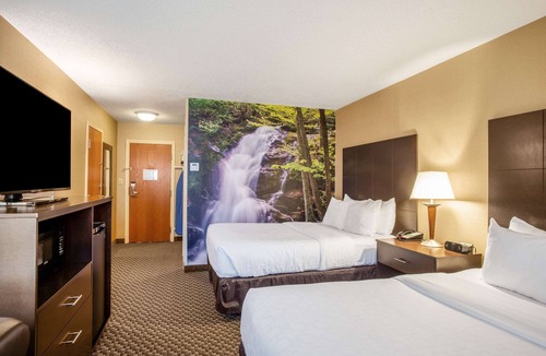 Harrisonburg Hotel | Clarion Pointe Harrisonburg