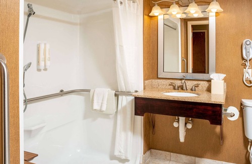 Harrisonburg Hotel | Clarion Pointe Harrisonburg