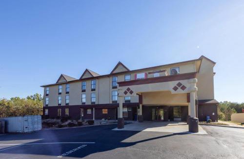 Archdale Hotel | Clarion Pointe I-85 High Point - Archdale