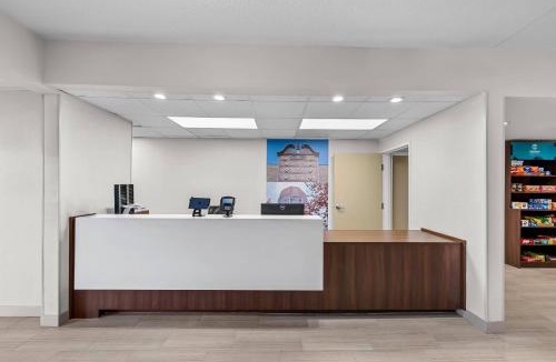 Archdale Hotel | Clarion Pointe I-85 High Point - Archdale
