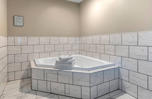 Plainfield Hotel | Clarion Pointe Indianapolis Airport