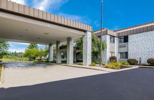 Jamestown Hotel | Clarion Pointe Jamestown - Falconer
