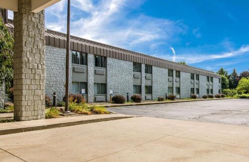 Jamestown Hotel | Clarion Pointe Jamestown - Falconer