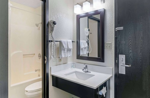 Jasper Hotel | Clarion Pointe Jasper