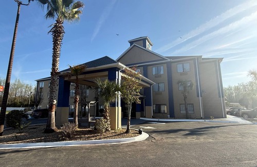 Jesup Hotel | Clarion Pointe Jesup