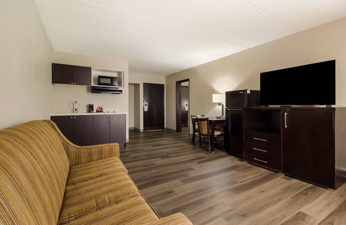 Lake Jackson Hotel | Clarion Pointe Lake Jackson - Clute