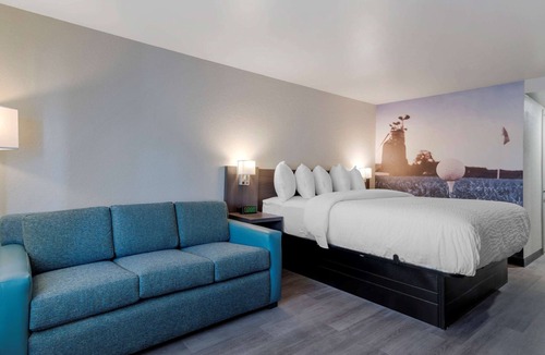 McDonough Hotel | Clarion Pointe McDonough