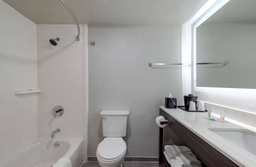 McDonough Hotel | Clarion Pointe McDonough