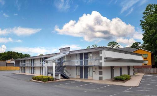 Morrow Hotel | Clarion Pointe Morrow - Atlanta South