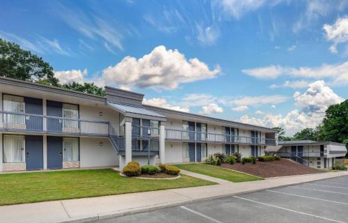 Morrow Hotel | Clarion Pointe Morrow - Atlanta South