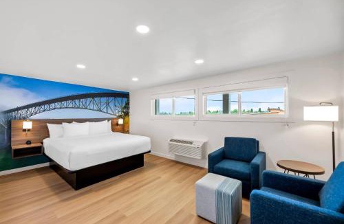 Mount Vernon Hotel | Clarion Pointe Mount Vernon - Burlington