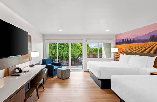 Mount Vernon Hotel | Clarion Pointe Mount Vernon - Burlington