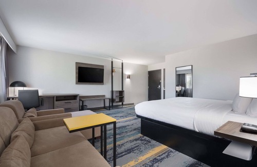 Wheatland Hotel | Clarion Pointe OKC Airport