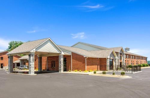 Clarksville Hotel | Clarion Pointe on the lake Clarksville-South Hill West