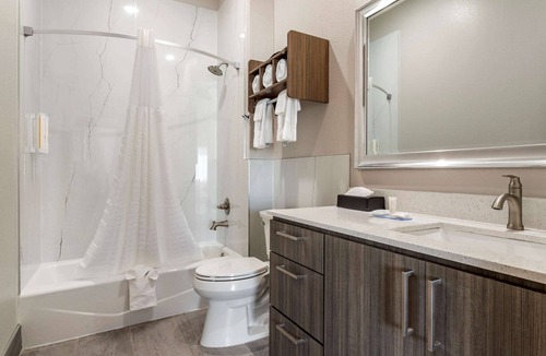 Port Arthur Hotel | Clarion Pointe Port Arthur-Beaumont South