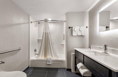 Rhinelander Hotel | Clarion Pointe Rhinelander Downtown