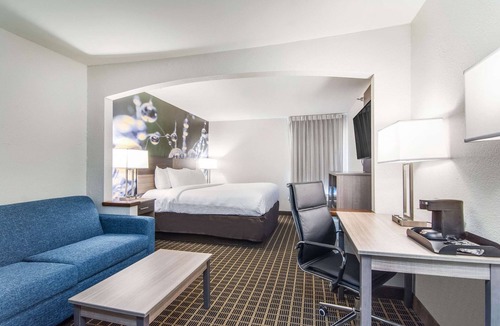 South Boston Hotel | Clarion Pointe South Boston - Danville East