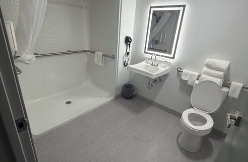 Turners Hotel | Clarion Pointe Springfield Southeast