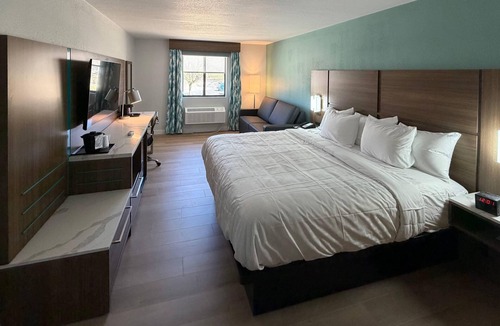 Turners Hotel | Clarion Pointe Springfield Southeast
