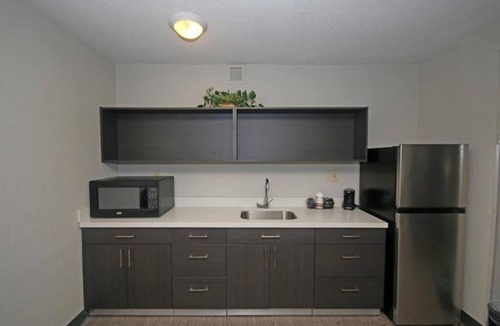 Statesville Hotel | Clarion Pointe Statesville