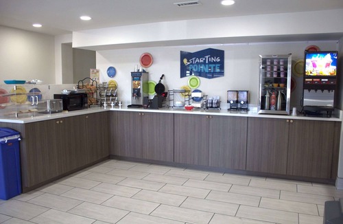 Statesville Hotel | Clarion Pointe Statesville