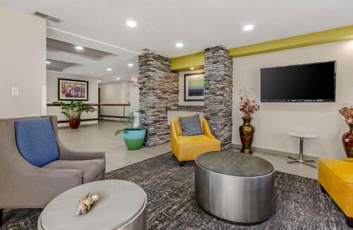 Staunton Hotel | Clarion Pointe Staunton East