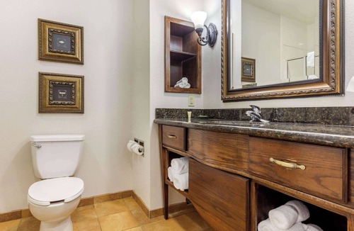 Sulphur Springs Hotel | Clarion Pointe Sulphur Springs