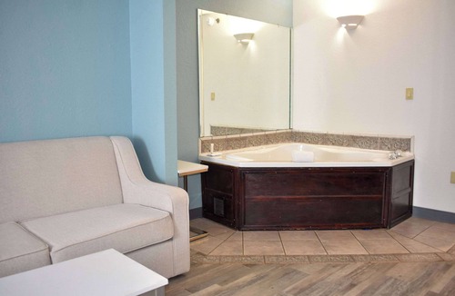 Vidalia Hotel | Clarion Pointe Vidalia - Lyons West