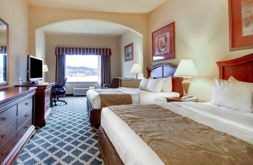 Vidalia Hotel | Clarion Suites Vidalia Riverfront