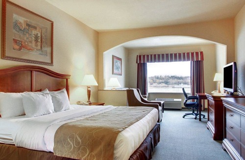 Vidalia Hotel | Clarion Suites Vidalia Riverfront
