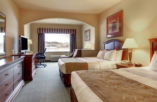 Vidalia Hotel | Clarion Suites Vidalia Riverfront
