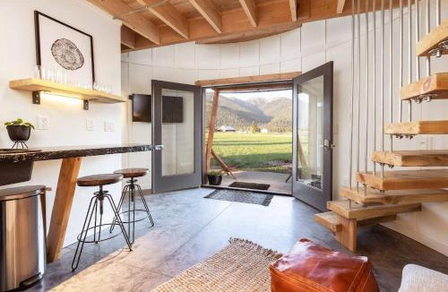 Kalispell House | Clark Farm Silos #2 - Incredible Mountain Views
