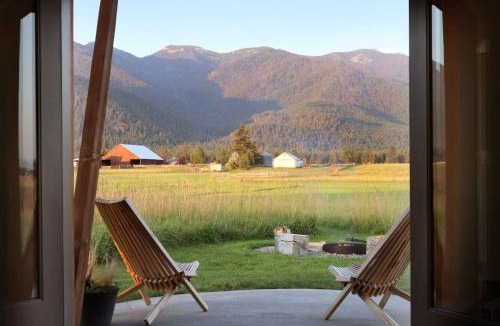Kalispell House | Clark Farm Silos #2 - Incredible Mountain Views