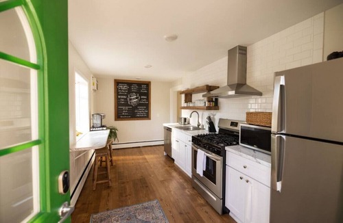Clarkston Condo | Clark Suite - Millpond Inn