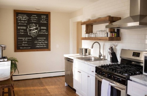 Clarkston Condo | Clark Suite - Millpond Inn