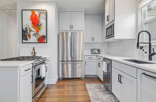 Clarksville House | Clarksville Duplex + Close to DT - Ivory Combo!