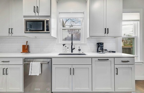 Clarksville House | Clarksville Duplex + Close to DT - Ivory Combo!