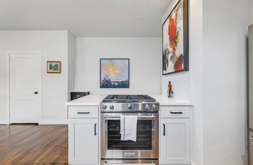 Clarksville House | Clarksville Duplex + Close to DT - Ivory Combo!