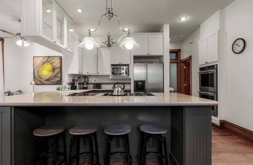 Clarksville House | Clarksville Home with Game Room Near Pease Park