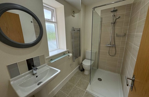 Shrewsbury Apartment | Class Stays - Room 4